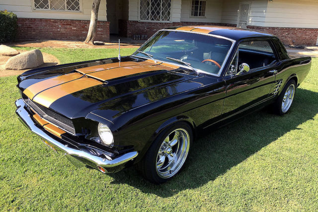1966 Ford Mustang (Black/Black)