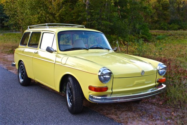 1973 Volkswagen Type III (Safari Yellow/Tan)