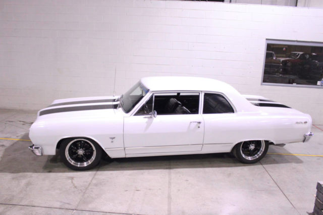 1965 Chevrolet Chevelle (White/Black)