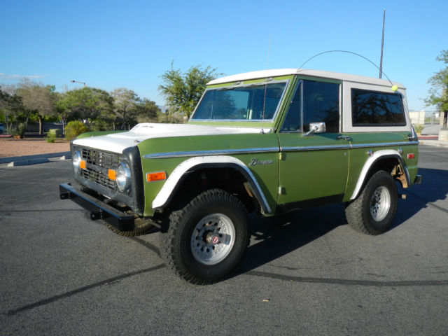 1973 Ford Bronco (Red/Red)