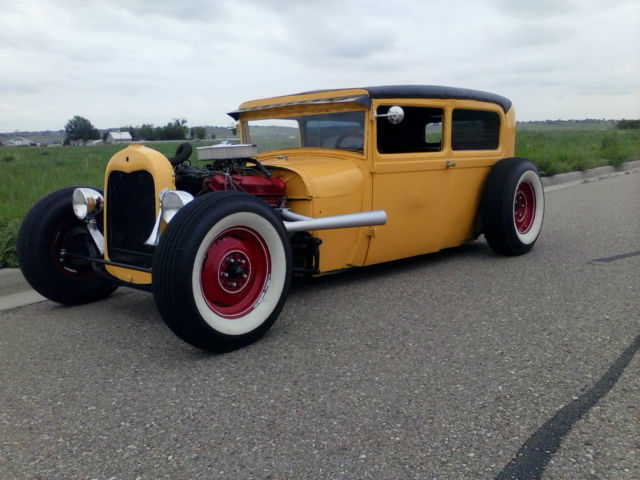 1928 Ford Model A (Yellow/Black)
