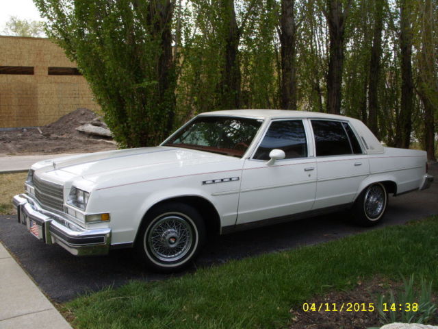 1978 Buick Electra (White/Red)