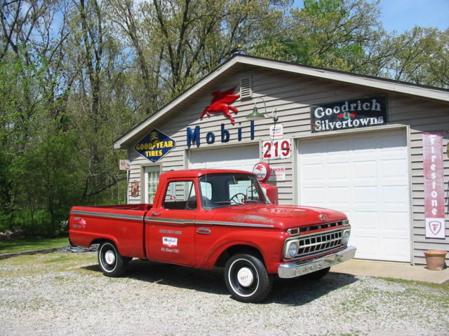 1965 Ford F-100 (Red/Red)