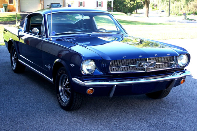 1965 Ford Mustang (Dark Blue Metallic/Black)