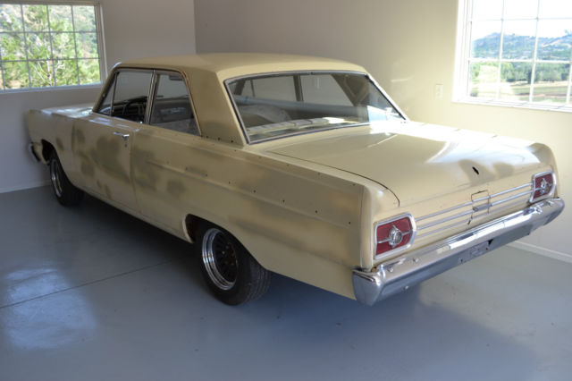 1965 Ford Fairlane (Yellow/Tan/Medium brown)