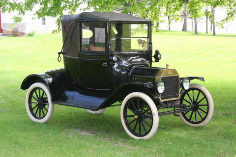 1916 Ford Model T (Black/Green)