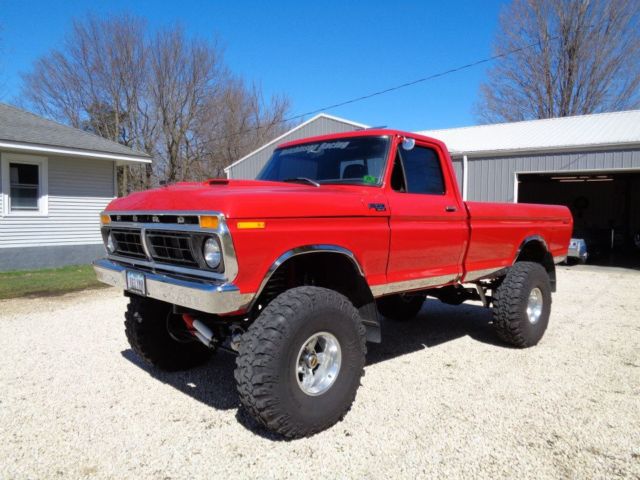 1977 Ford F-150 (Red/Black)