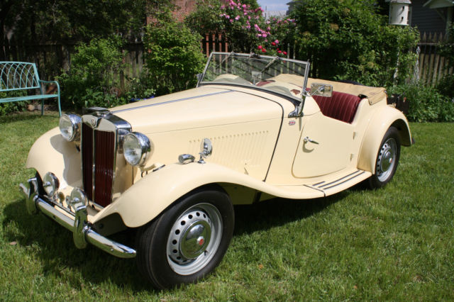 1953 MG T-Series (Ivory/Red)