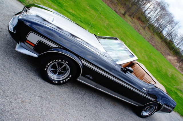 1973 Ford Mustang (BLACK / SILVER/GINGER)
