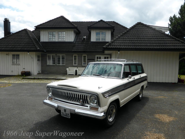 1966 Jeep Wagoneer (White/Red)