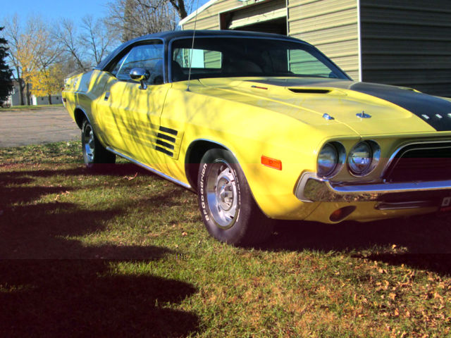 1974 Dodge Challenger (Yellow/Black)