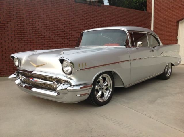 1957 Chevrolet Bel Air/150/210 (Silver/Red)