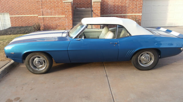 1969 Chevrolet Camaro (Blue with White Racing Stripes/White)