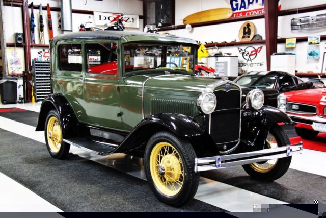 1931 Ford Model A (Green/Brown)