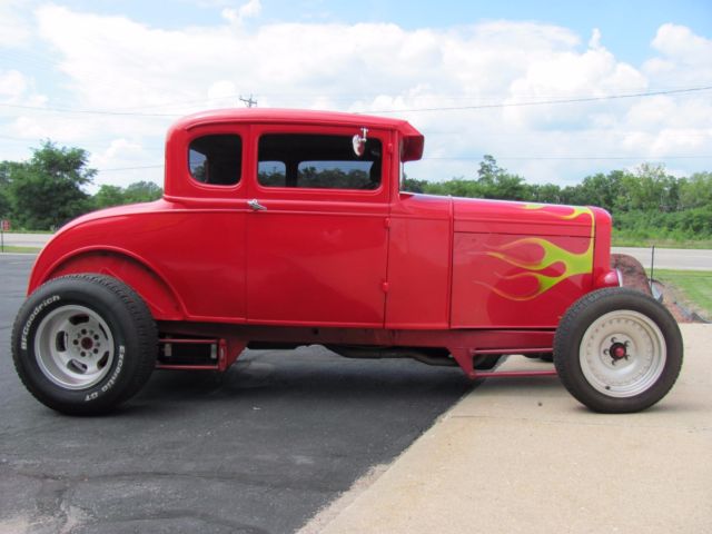 1930 Ford 5 Window Coupe (Red/Burgundy)