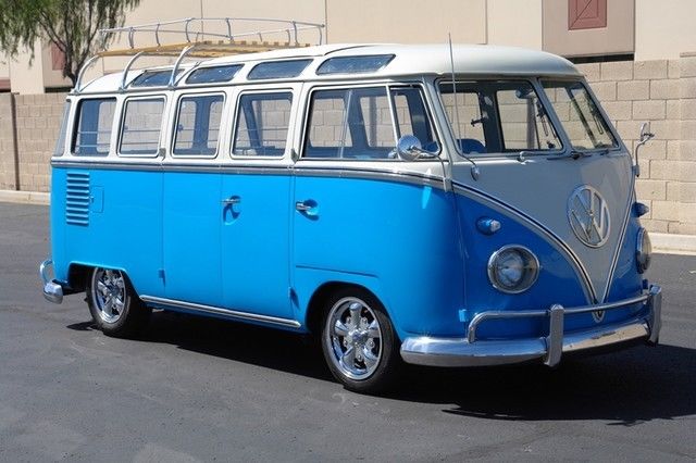 1962 Volkswagon Micro-Bus (Blue/Blue)