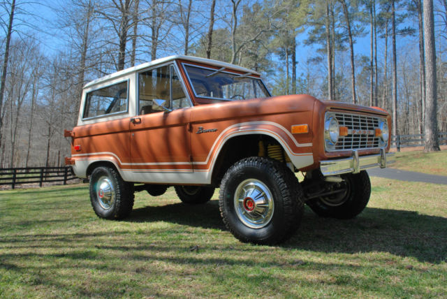 1974 Ford Bronco (Hot ginger metallic/tan houndstooth)