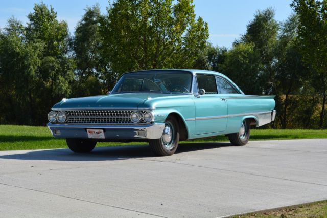 1961 Ford Galaxie (Garden Turquoise/Turquoise)