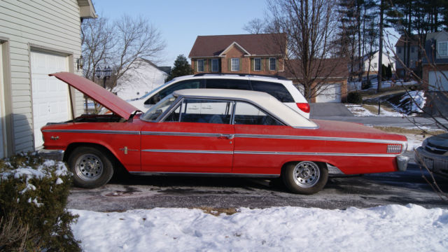 1963 Ford Galaxie (Red/Black)