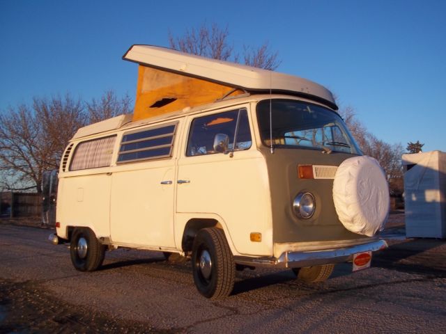 1971 Volkswagen Bus/Vanagon (White/Mustard)