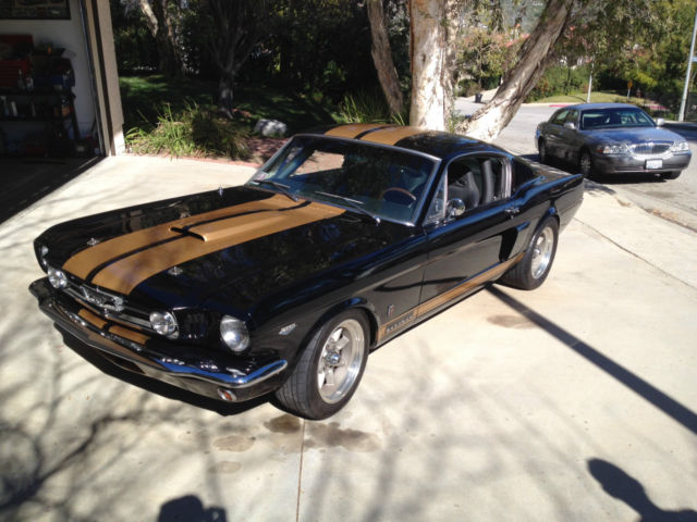 1965 Ford Mustang (BLACK W/GOLD HERTZ STRIPES/Black)