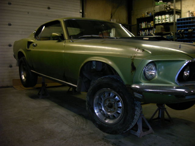 1969 Ford Mustang (code 15-Lime Gold with Matte black hood/Black)