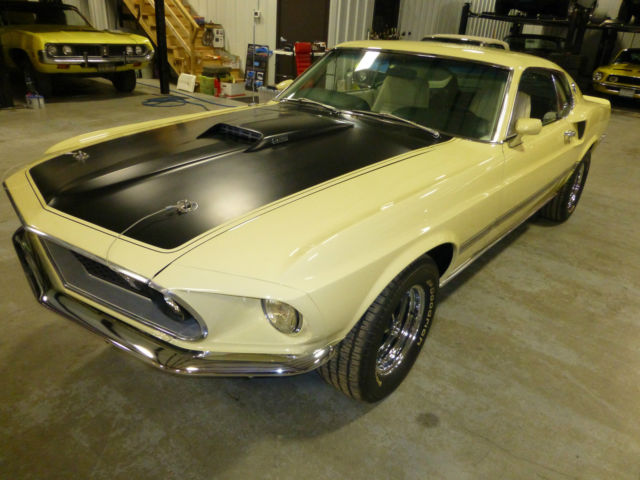 1969 Ford Mustang (meadowlark yellow/White)