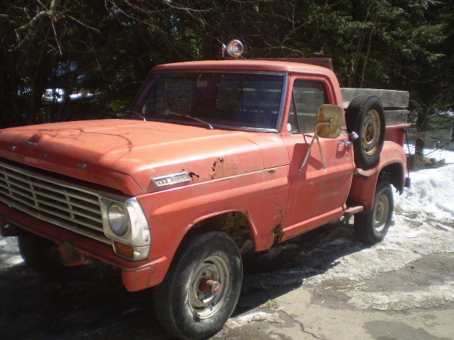 1967 Ford F-100 (Red/Red)