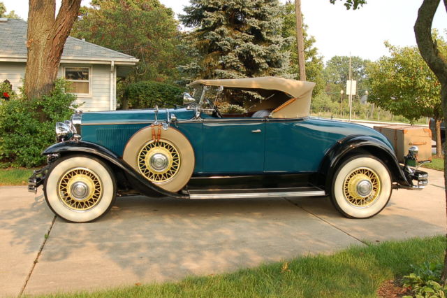1931 Buick 90 C ROADSTER (ROBINS EGG BLUE/TAN)