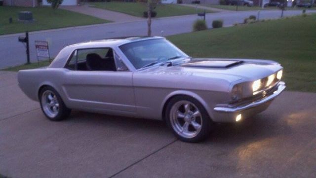 1966 Ford Mustang (Silver/Black)