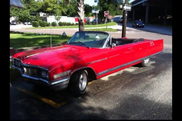1964 Buick Electra (Red/Black)