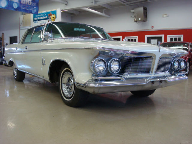 1962 Chrysler Imperial (White/burgundy)