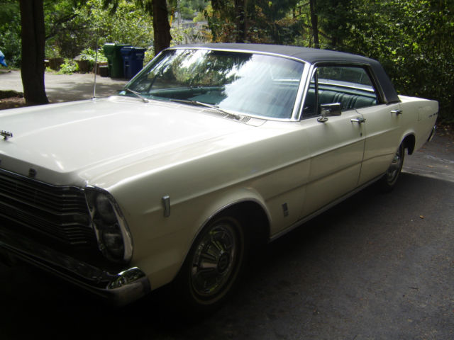 1966 Ford Galaxie (Wimbledon White/Teal)