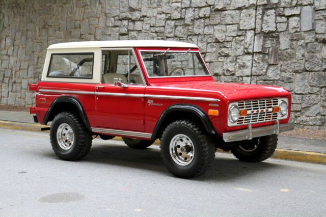 1972 Ford Bronco (Red/White)