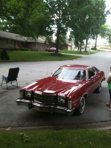 1976 Ford Torino (Red/Red)