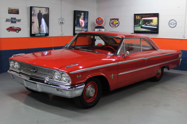 1963 Ford Galaxie (White/white/red)