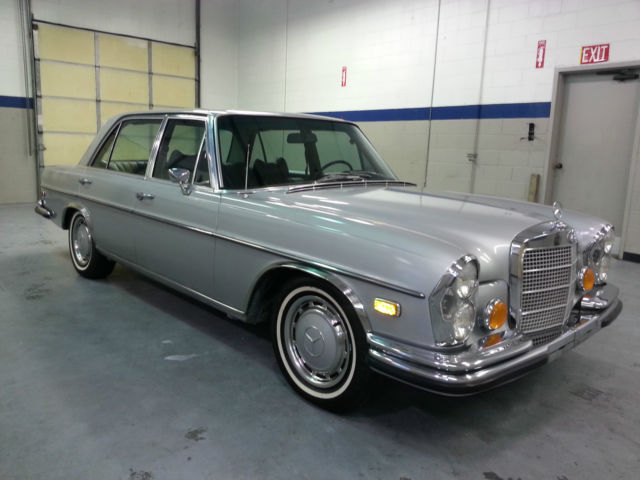 1970 Mercedes-Benz 300-Series (Silver/Black Leather)