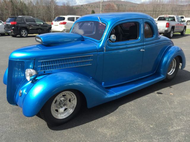 1936 Ford 5-Window Coupe (Blue/Grey)