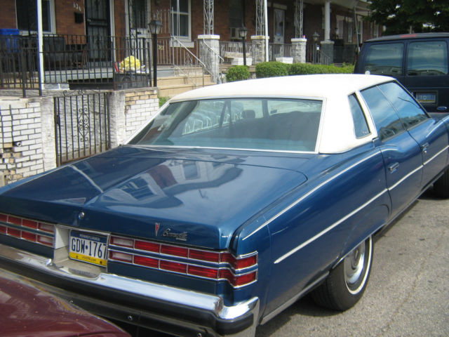 1976 Pontiac Bonneville (Blue/Blue)