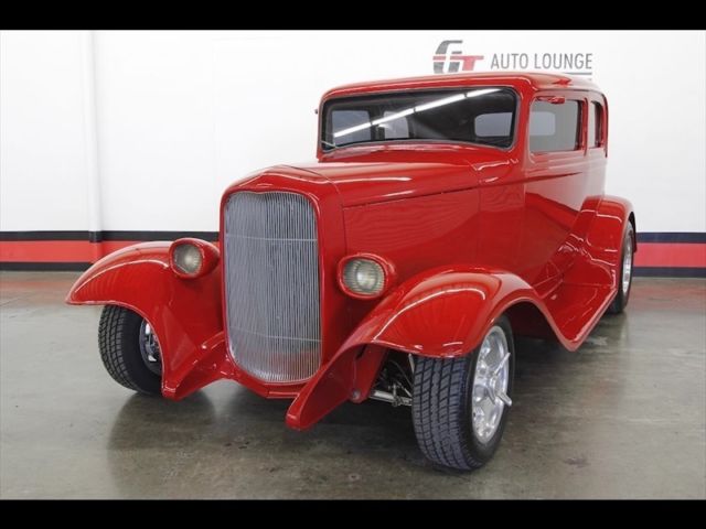 1932 Ford Vicky (Red/Tan)