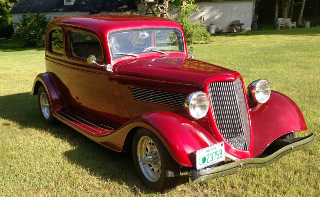 1933 Ford Vicky (Red/Gray)