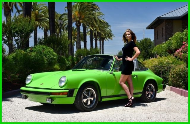 1974 Porsche 911 (Green/Black)