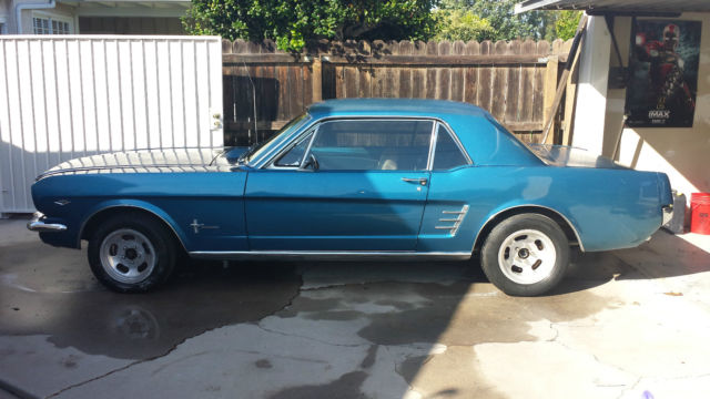 1966 Ford Mustang (Blue/White)