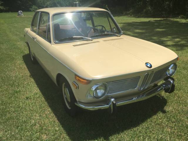 1970 BMW 2002 (Tan/Brown)