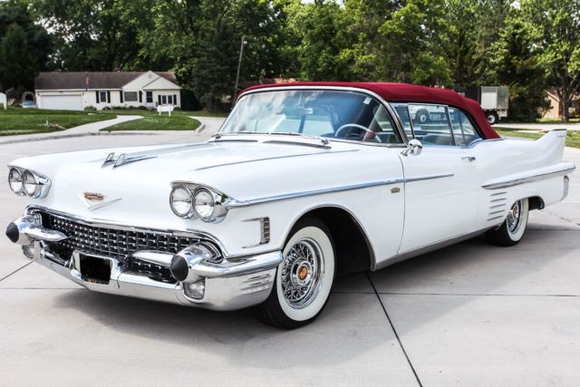 1958 Cadillac 62 SERIES (White/Red)