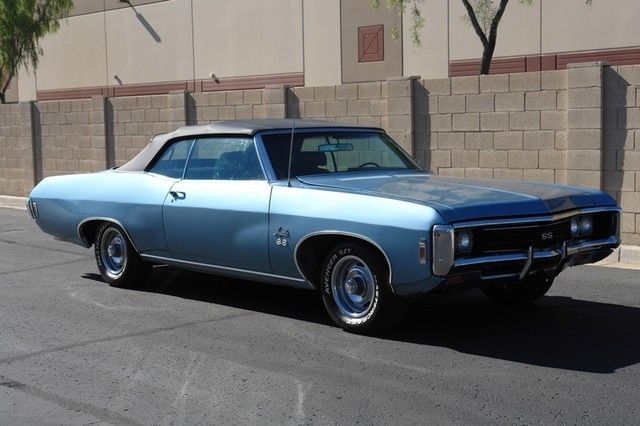 1969 Chevrolet Impala (Blue/Black)