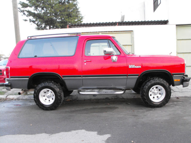 1970 Dodge Ramcharger (Red/Gray)