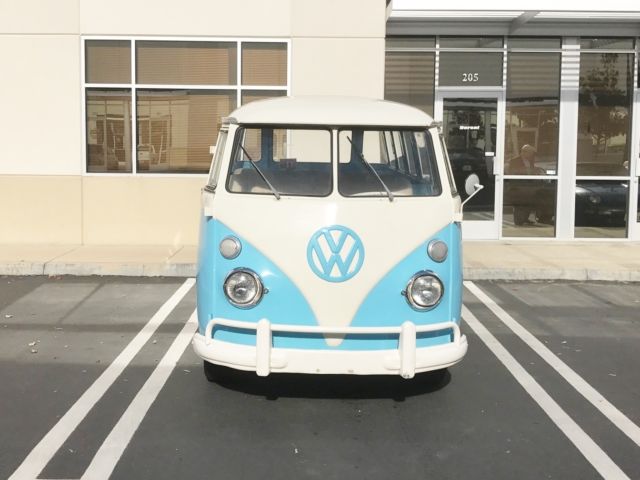 1967 Volkswagen Bus/Vanagon (Blue/White)