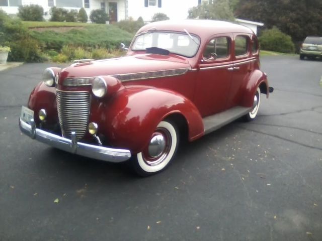 1937 Chrysler Imperial (Burgundy/Gray)
