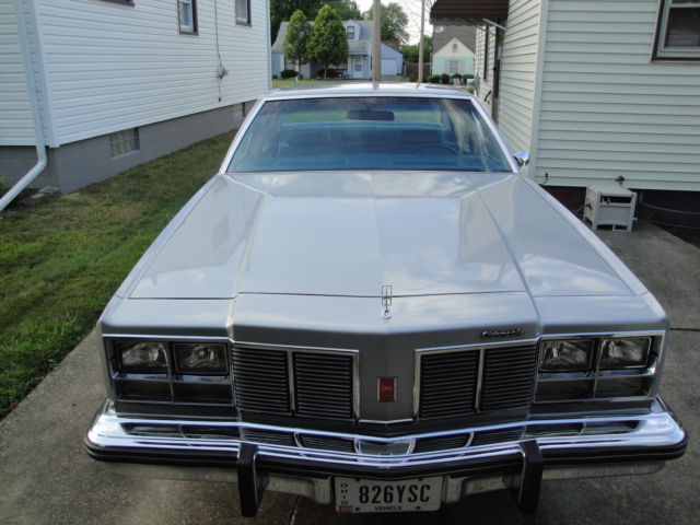 1977 Oldsmobile Eighty-Eight (Silver/Blue)